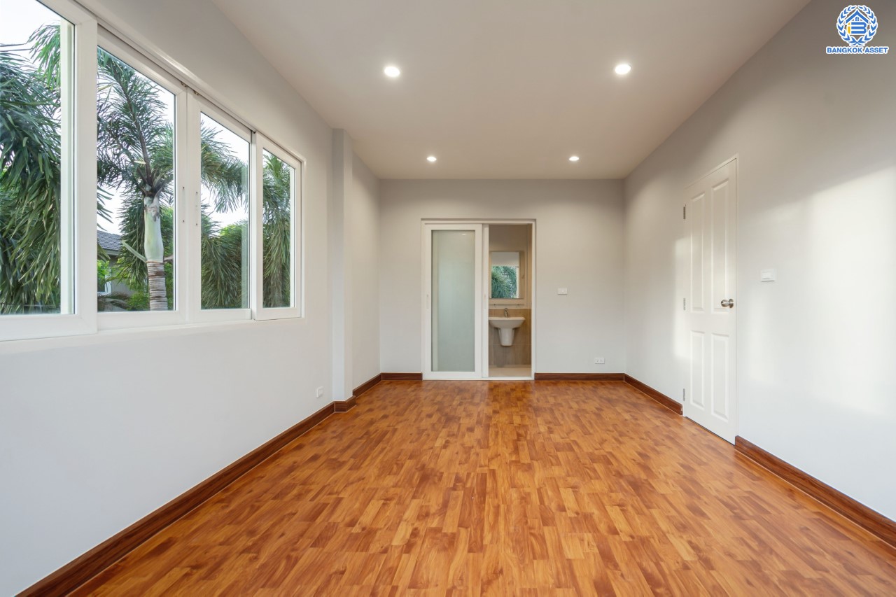 บ้านมือสองตกแต่งใหม่ ม.คาซ่าวิลล์ ราชพฤกษ์-รัตนาธิเบศร์2 แบรนด์ Q.House ต่อเติมครบพร้อมเข้าอยู่ เนื้อที่ 53.2 ตร.ว. ฟังก์ชันจัดเต็ม 3 ห้องนอน 3 ห้องน้ำ 1ห้องอเนกประสงค์ จอดรถได้ 2 คัน บนทำเลศักยภาพ ติดถนนราชพฤกษ์ และเพียง 10 นาทีถึงรถไฟฟ้า "สถานีบางรักน้อยท่าอิฐ"